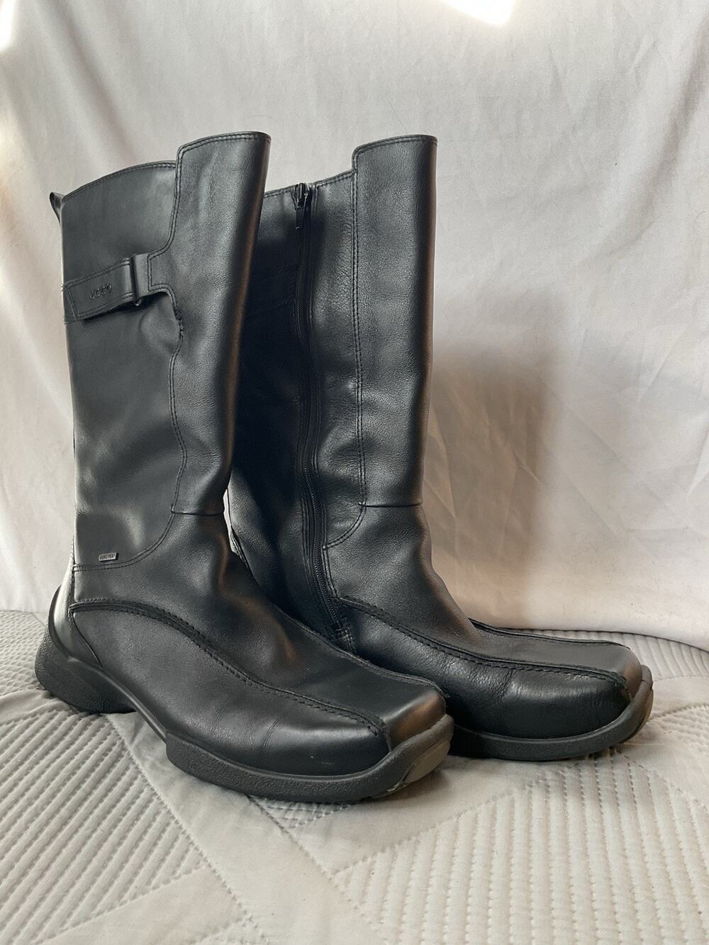 Women’s Ecco Leather Boots Black Zip Up Sz 40 Sz9